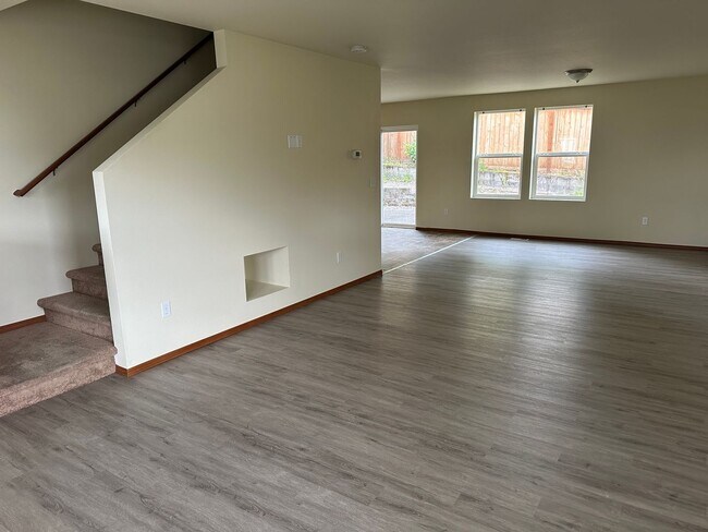 Foto del edificio - Beautiful 4 Bedroom / 3 Bath Home