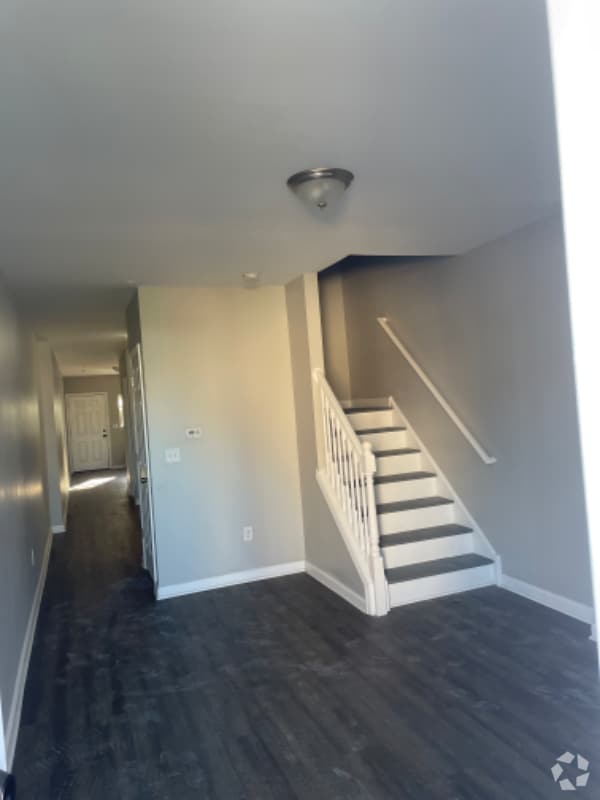 Building Photo - 562 Ferry Ave