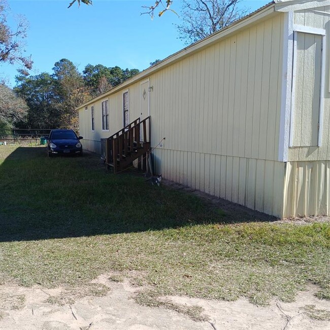 Building Photo - 16223 Southern Pines Dr