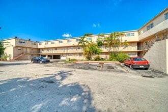 Building Photo - 1201 SW 42nd Ave