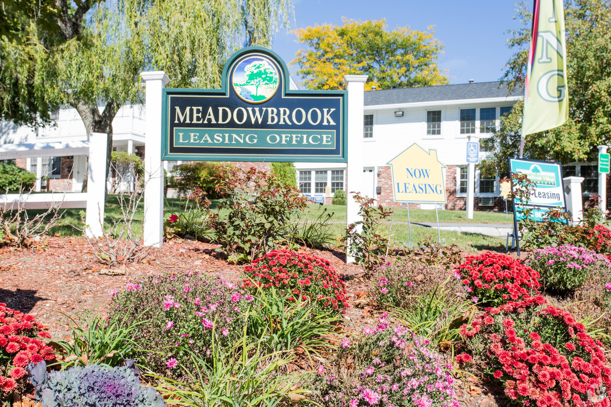 Foto principal - Meadowbrook Village