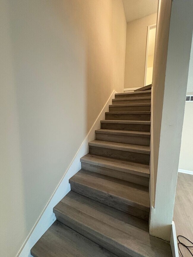 Foto del edificio - Beverly Manor Newly Renovated 2 Bedroom 1....