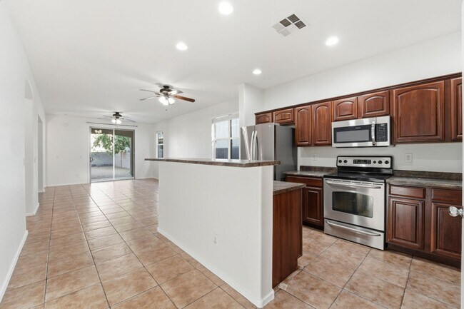 Building Photo - Charming 2-Bedroom + Den Home in the Heart...