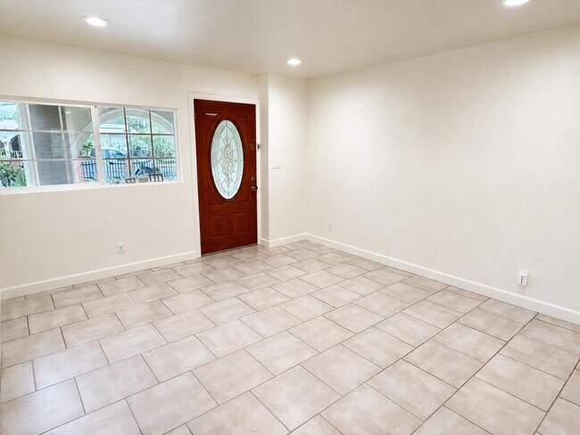 Foto del edificio - 844 Mayfair Ave