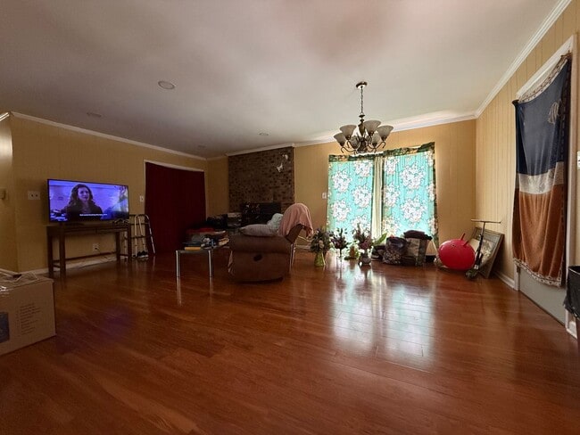 Foto del edificio - 5 bedroom home for rent