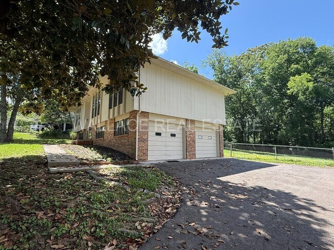 Foto del edificio - 4 BEDROOM HOUSE IN KINGS GATE SUBDIVISION ...