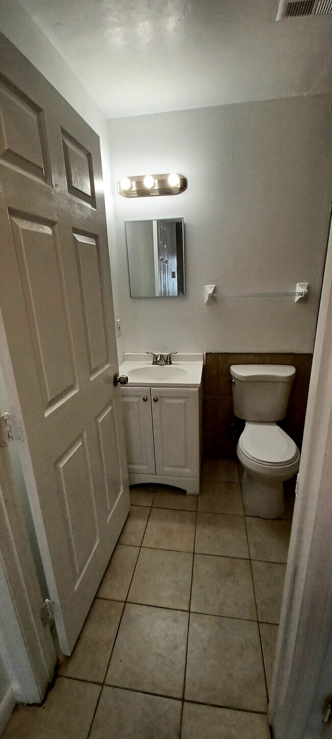 Foto del edificio - 3220 SW 26th Terrace