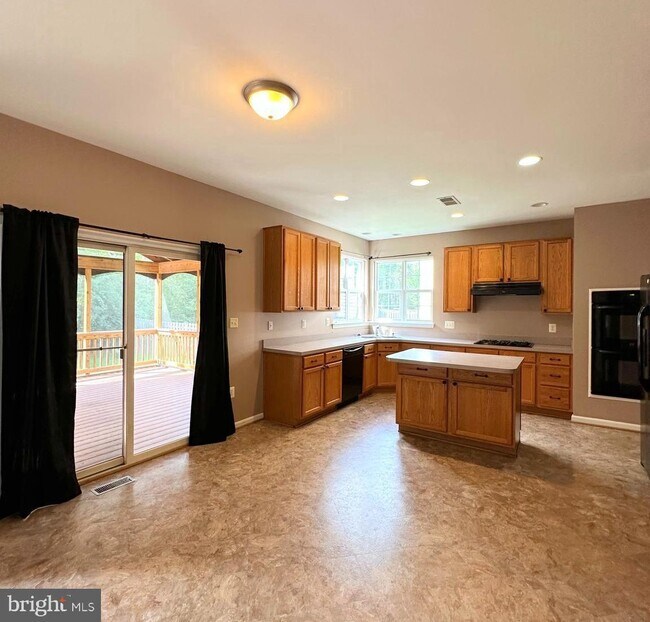 Building Photo - 46732 Hollow Mountain Pl