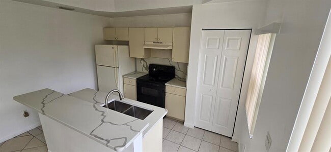 Foto del edificio - 4942 Leeward Ln