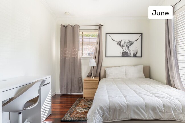 ROOM ONLY in 4-bed/2.0-bath Home photo'