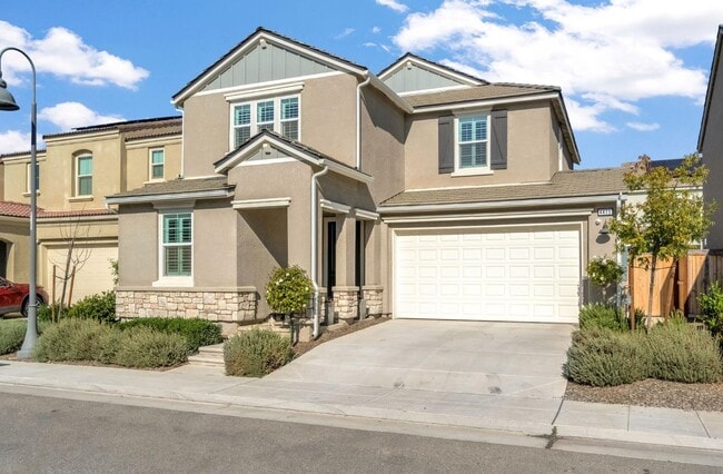 Building Photo - 4415 Horizon Dr