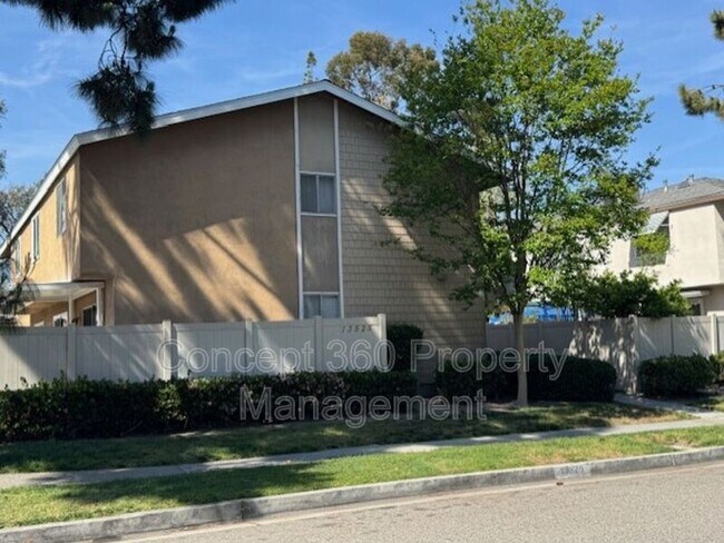 Building Photo - 13525 3/4 VILLAGE DR
