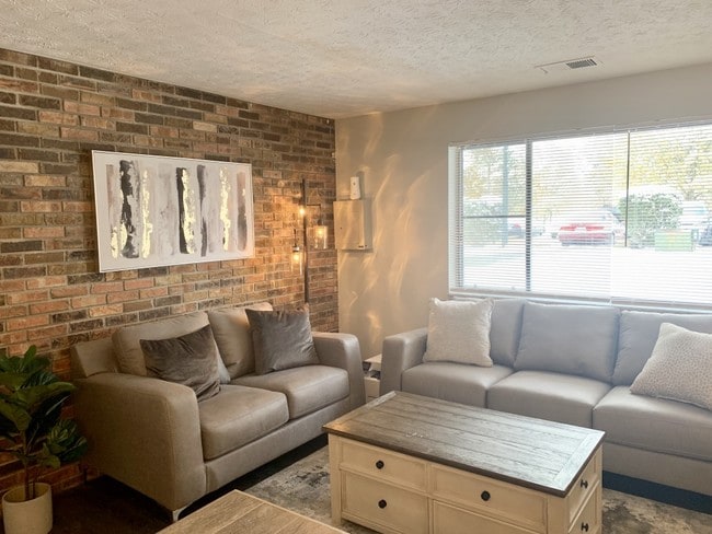 Building Photo - 2098 Quail Ct