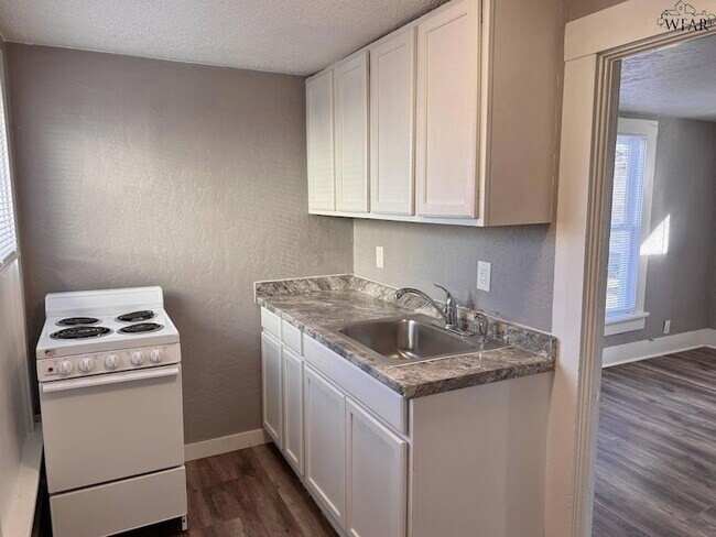 Foto del edificio - 2130 Ave J