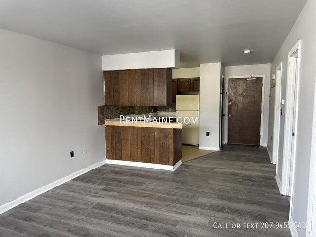 Building Photo - 47 Sanford St