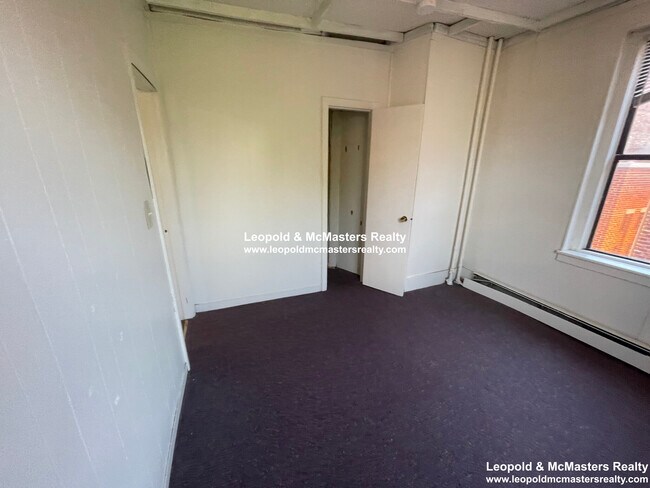 Building Photo - 50A Joy St