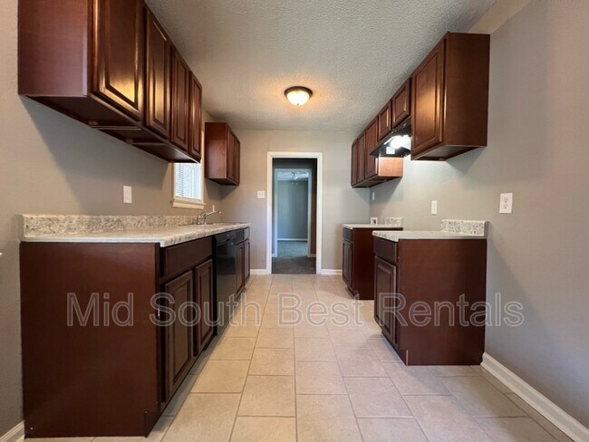 Building Photo - 1425 Rolling Hills Dr