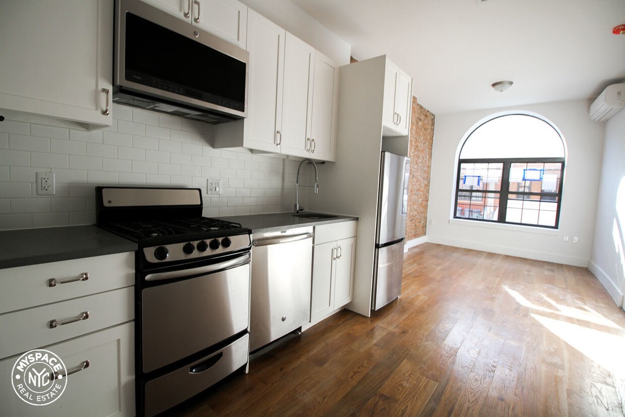 Primary Photo - 253 Stanhope St
