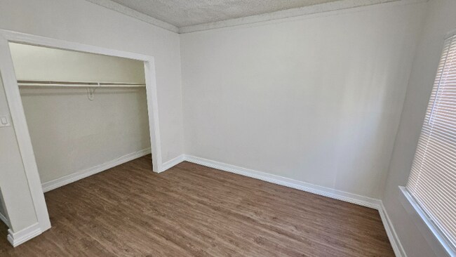 Foto del edificio - 1005 W 23rd St