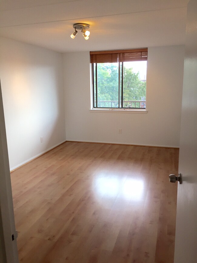 Foto del edificio - Beautiful One Bedroom with Balcony in Astoria