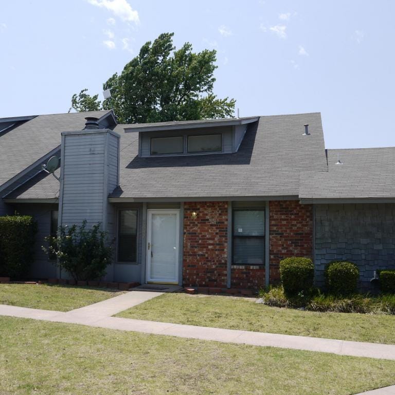 Primary Photo - 6897 NW Willow Springs