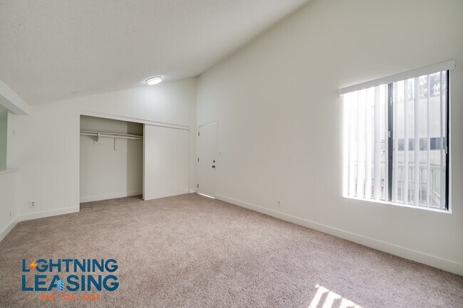 Foto del edificio - 6827 Whitsett Ave