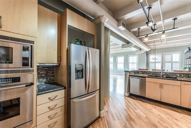 Building Photo - 1120 Texas St