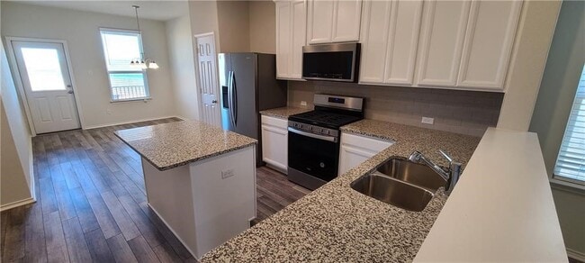 Building Photo - 640 Pepperbark Loop