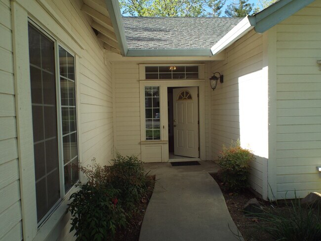 Building Photo - Gorgeous House in California Park Neighbor...