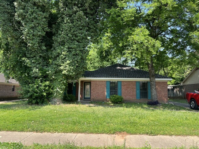 Building Photo - 524 Forest Park Dr