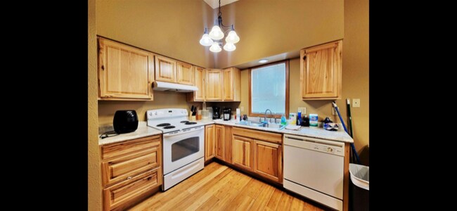 Building Photo - 2042 8th St NW