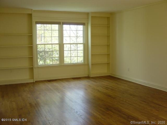 Foto del edificio - 172 Field Point Rd