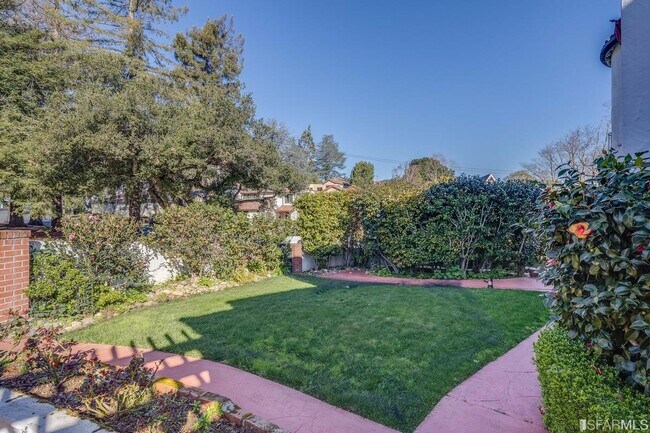Building Photo - 2627 Hale Dr