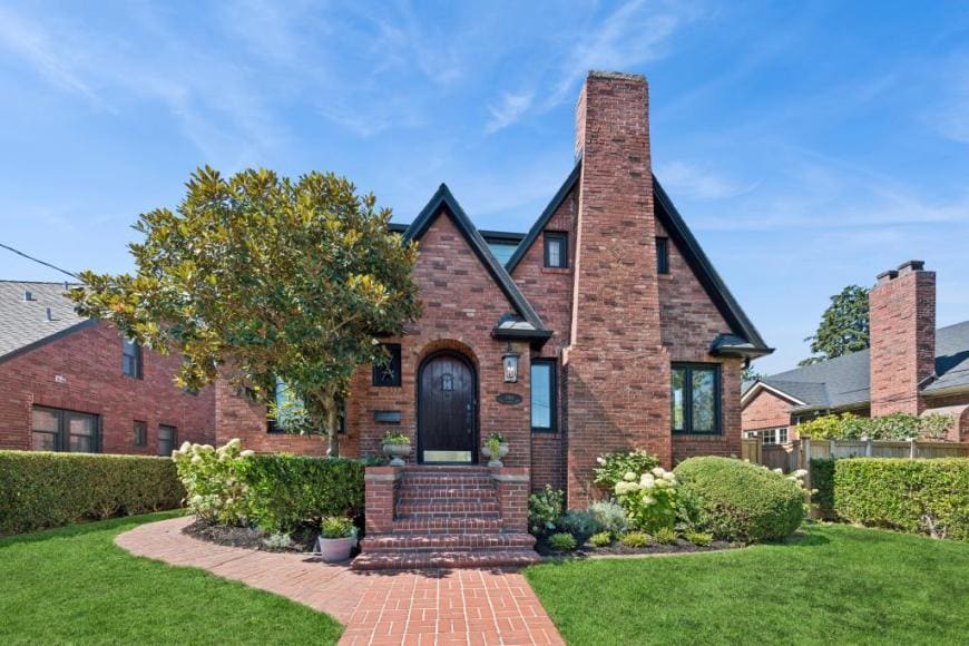 Foto principal - 5 bedroom in Seattle WA 98199