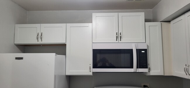 New Keichen Cabinets and Microwave - 16W470 Lake Dr