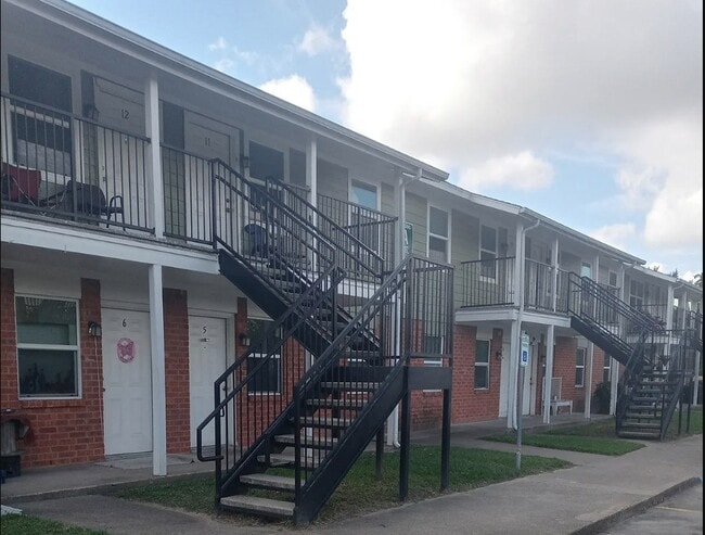 Building Photo - 516 Laredo St