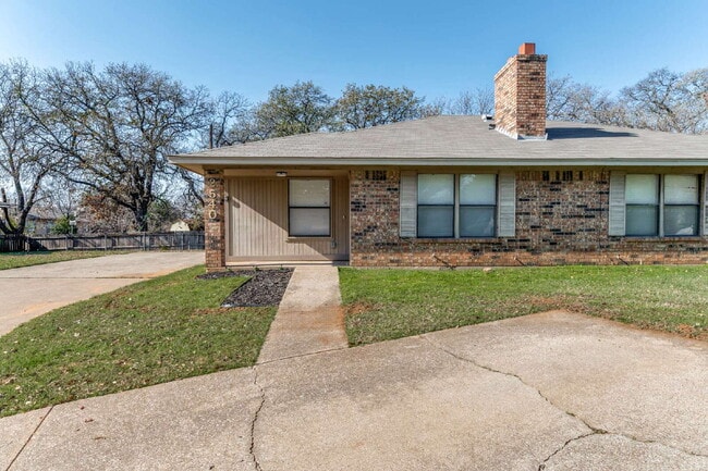 Building Photo - Stylish Half-Duplex in Arlington
