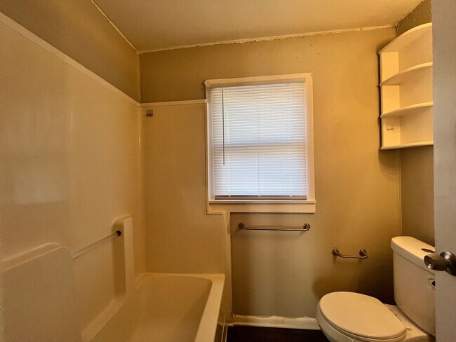 Foto del edificio - 3927 Bellefontaine Ave | 2BR 1 BA