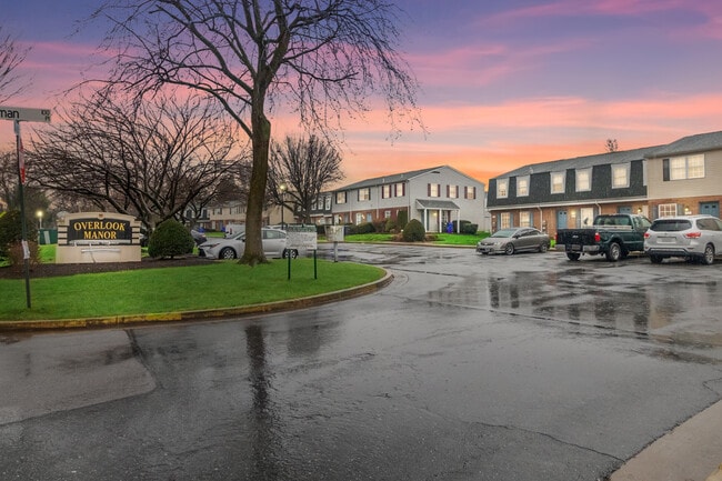Beautiful community at sunset - Overlook Manor Townhomes