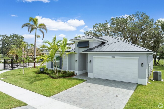 Building Photo - Oleander Oaks