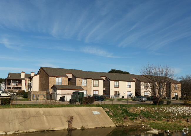 Building Photo - Polo Club