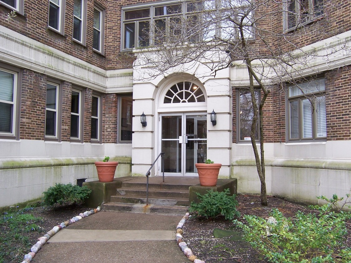 Foto principal - 2330 Euclid Heights Blvd