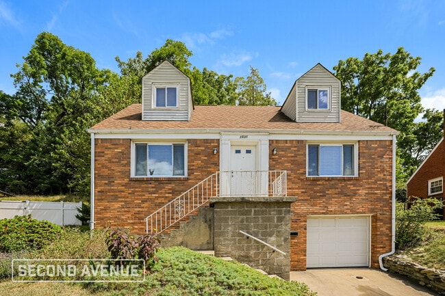 Building Photo - 1031 Greenlawn Dr