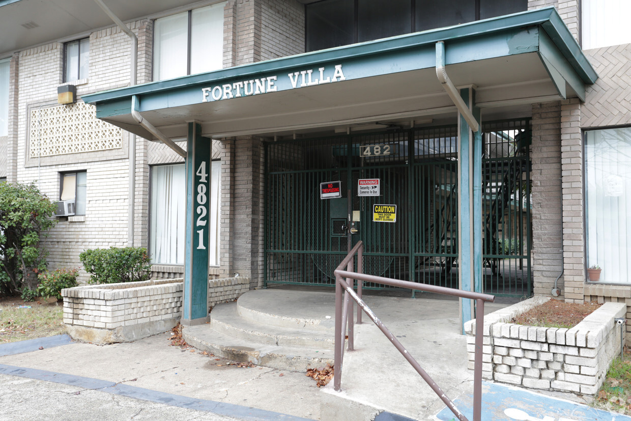 Primary Photo - Villa Fortuna Apartments