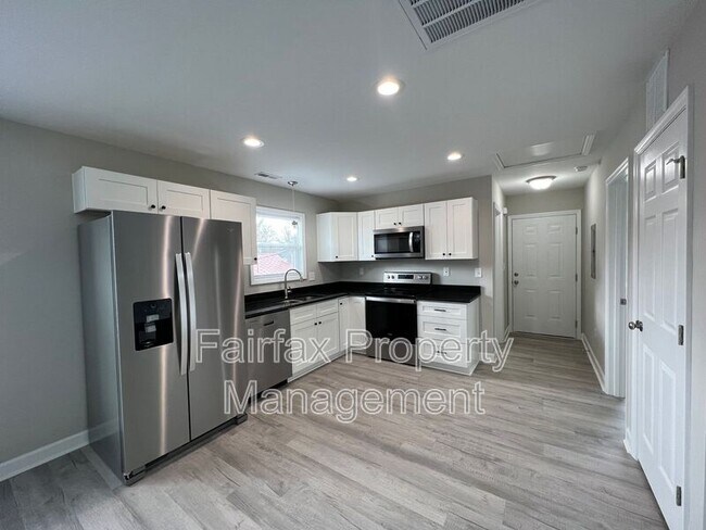 Building Photo - 2303 Owen St