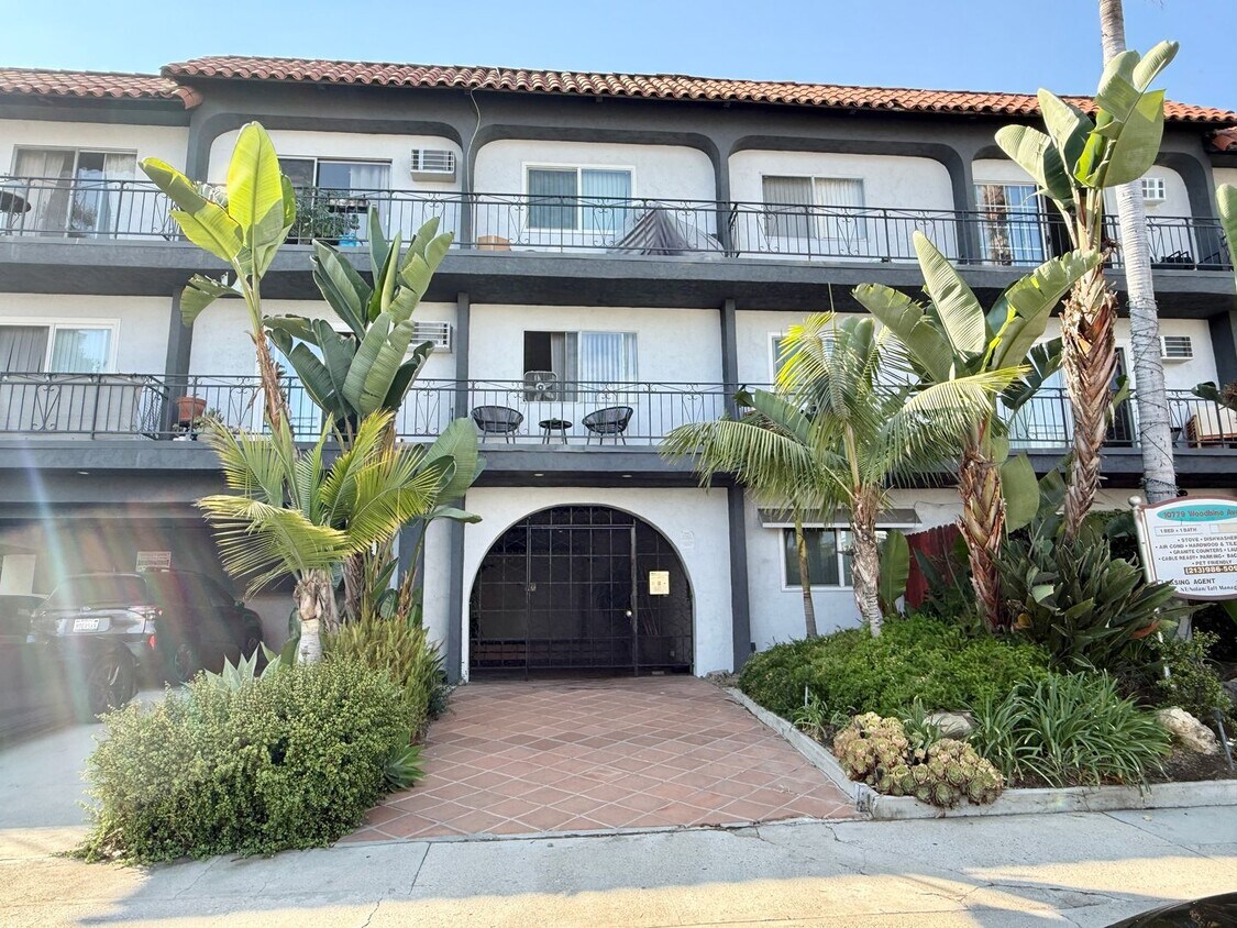 Foto principal - 10779 Woodbine St