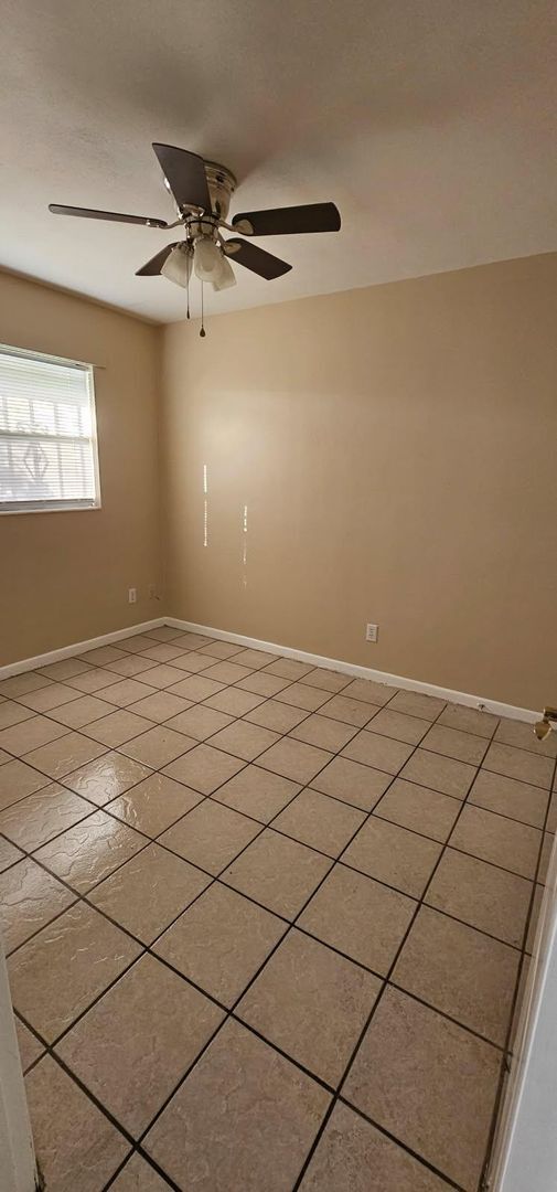 Building Photo - Two bedroom one bath house