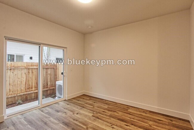 Foto del edificio - 2 Bed, 2.5 Bath Home in Arbor Lodge Near U...
