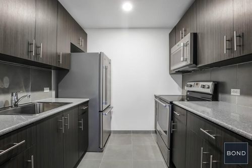 Foto del edificio - 311 W 46th St