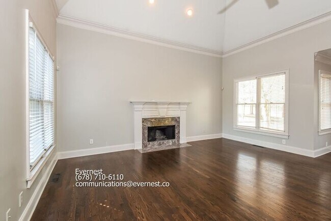 Foto del edificio - Experience Luxury Living in a Premier Gate...
